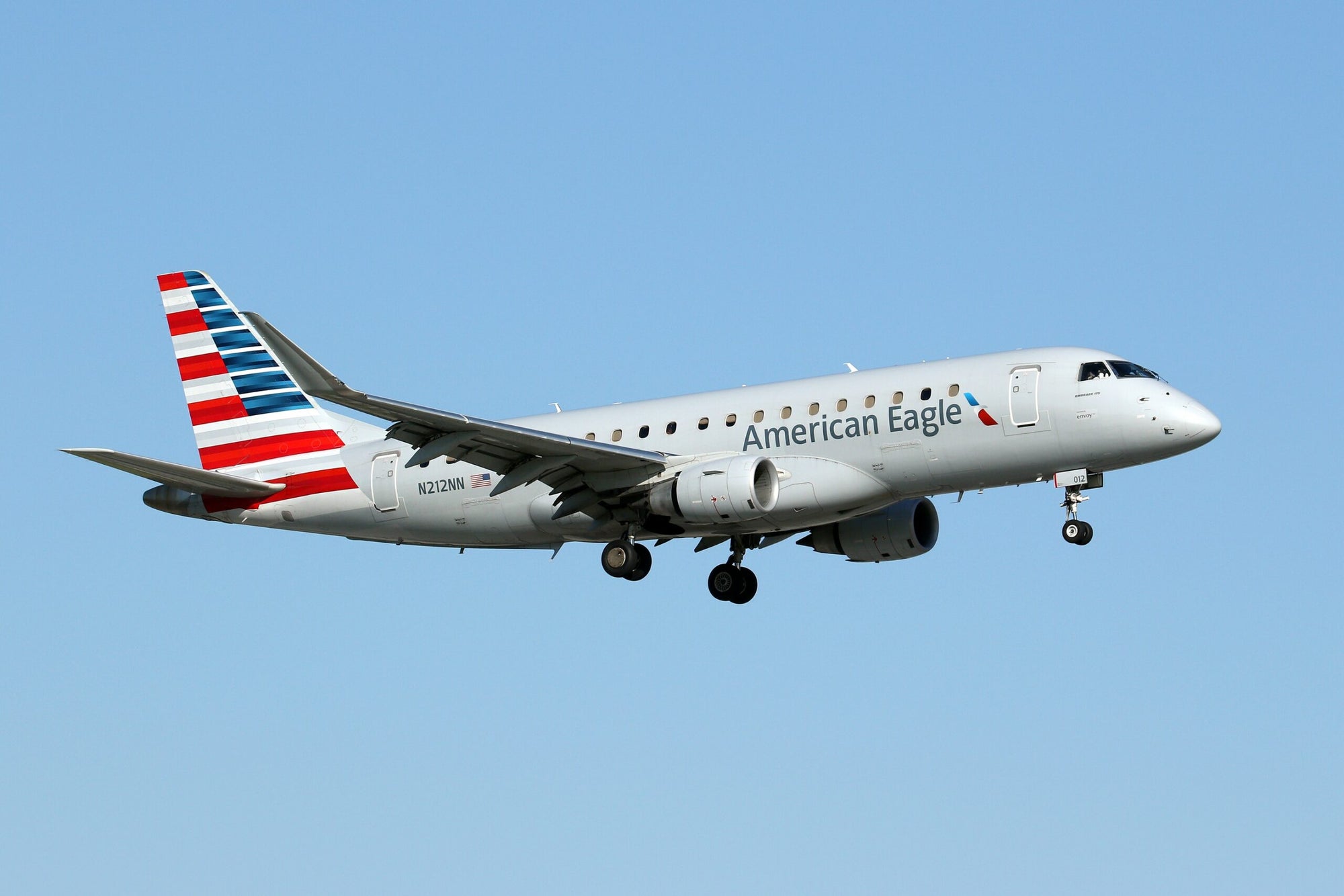 Envoy Air Offers Pilots 300 Percent Pay Incentive - Flying Magazine