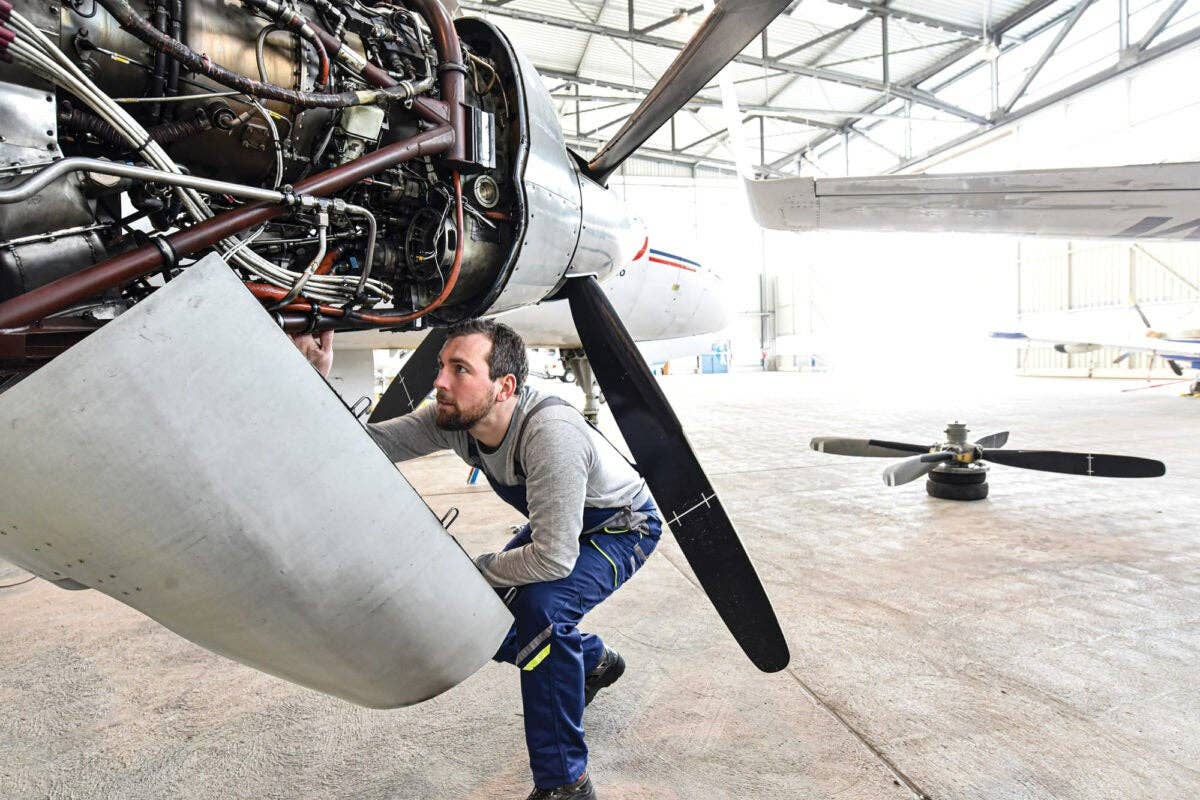 Can Student Pilots Perform Preventative Maintenance on Aircraft?