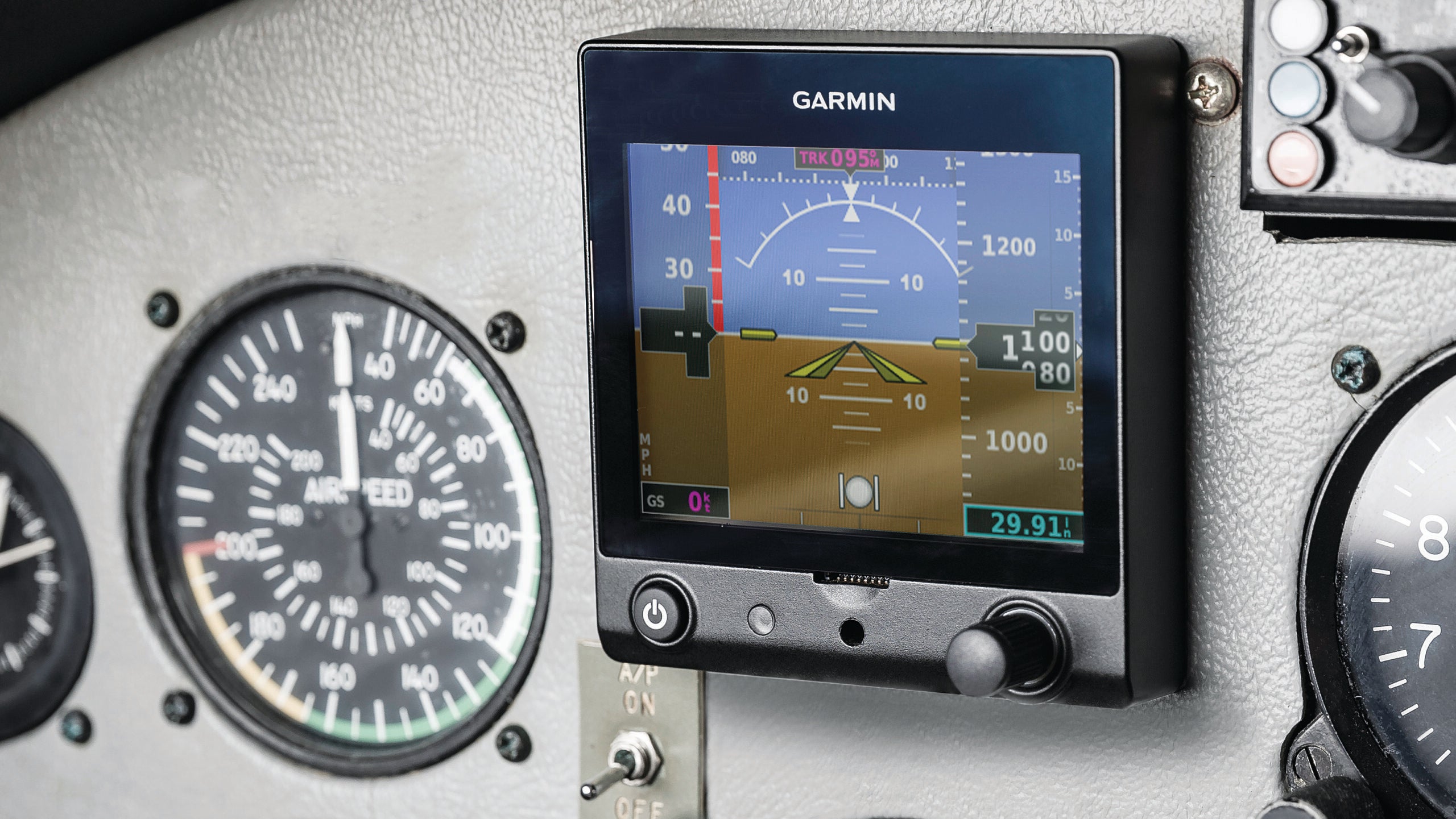 Garmin G5, aircraft data, flight data instruments, aviation navigation